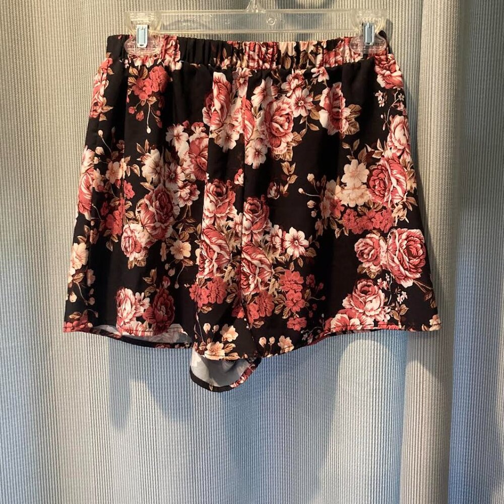 Rose shorts Med - Picture 3 of 5